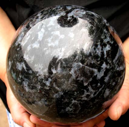 Black Tourmaline purifying stone that deflects and transforms negative energy, and thus is very protective 3426